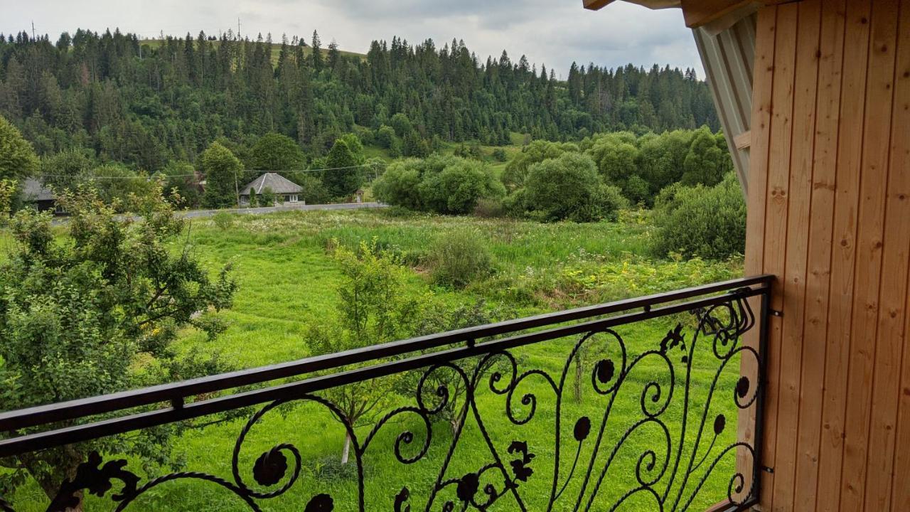 Gostynna Rodyna Hotel Izki Exterior photo
