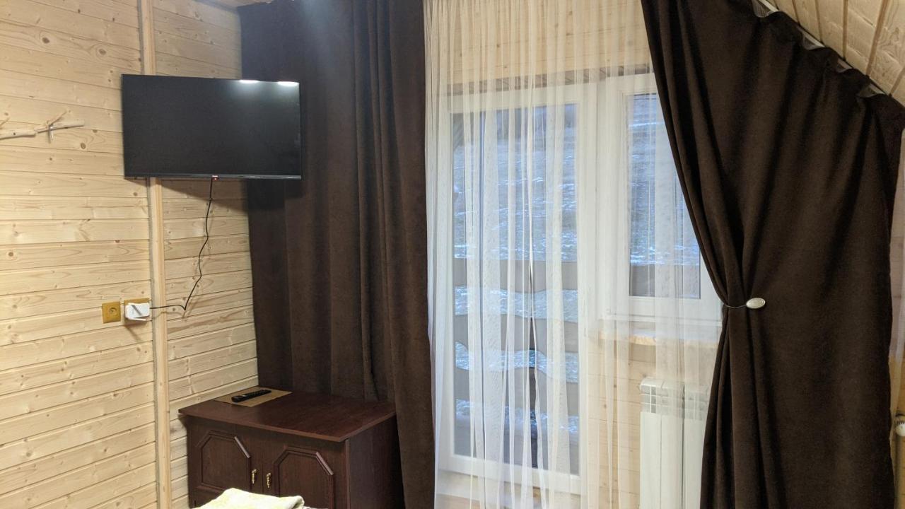 Gostynna Rodyna Hotel Izki Exterior photo