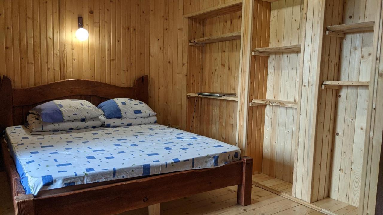 Gostynna Rodyna Hotel Izki Exterior photo