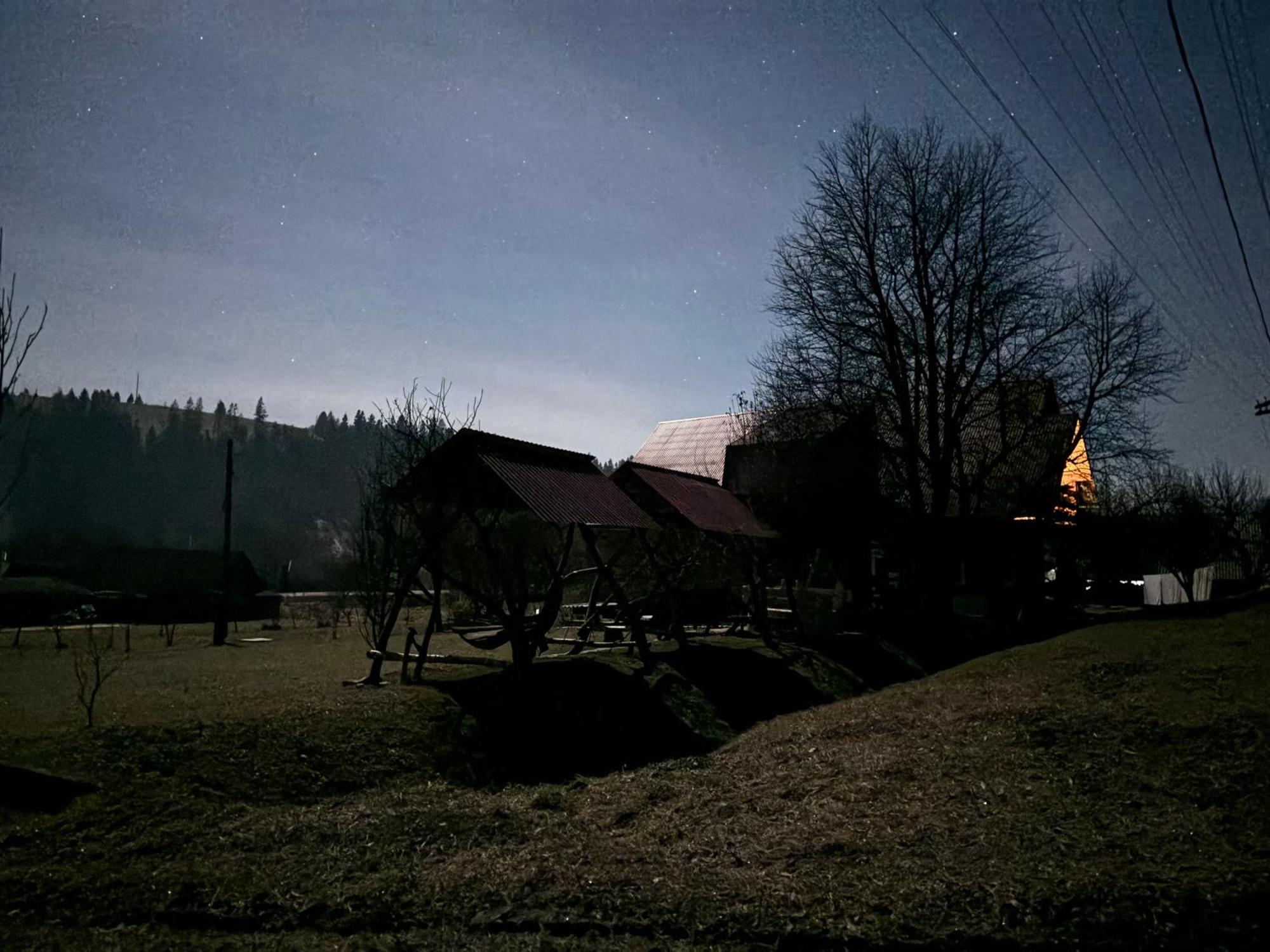 Gostynna Rodyna Hotel Izki Exterior photo