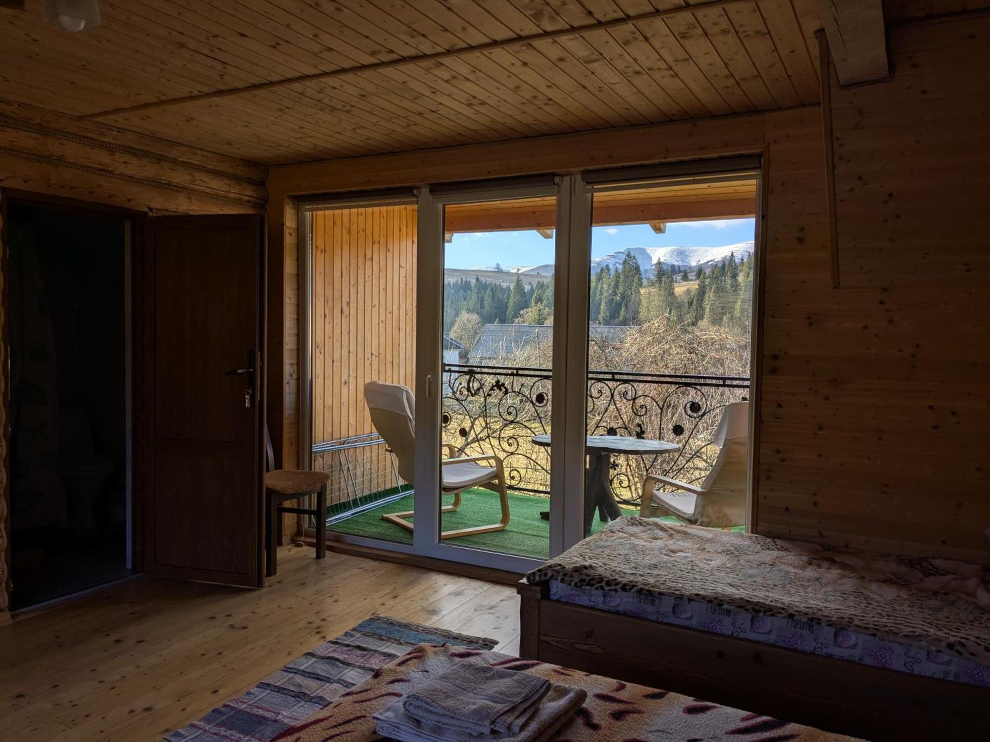 Gostynna Rodyna Hotel Izki Exterior photo